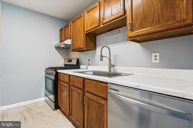 527 N ARMISTEAD ST #T3, Alexandria, VA 22312