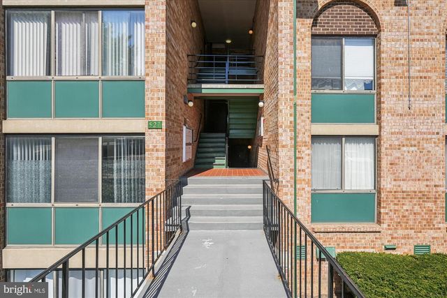 527 N ARMISTEAD ST #T3, Alexandria, VA 22312
