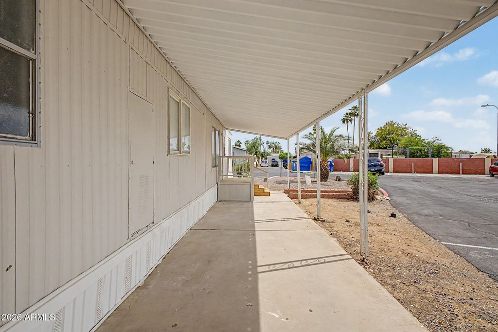Image 4 of property listing at 555 W WARNER Road 45, Chandler, AZ 85225