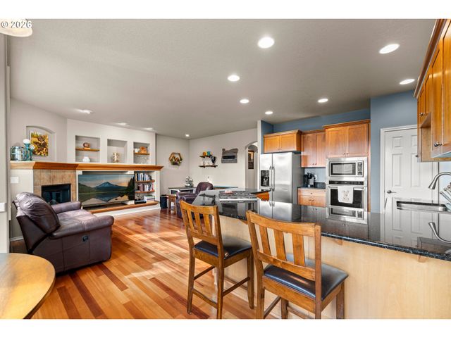 520 TUKWILA Dr, Woodburn, OR 97071