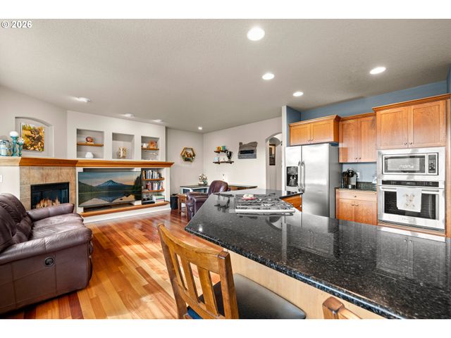 520 TUKWILA Dr, Woodburn, OR 97071