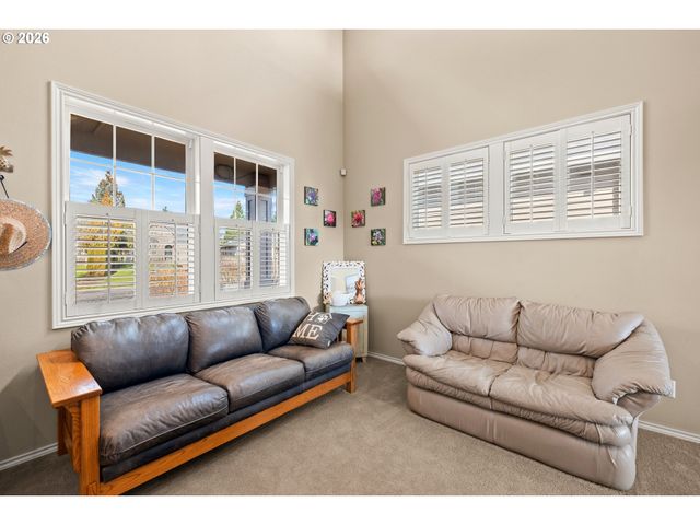 520 TUKWILA Dr, Woodburn, OR 97071