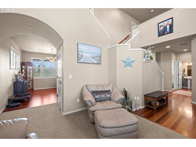 520 TUKWILA Dr, Woodburn, OR 97071