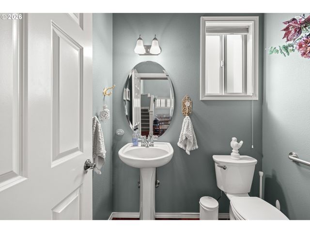 520 TUKWILA Dr, Woodburn, OR 97071