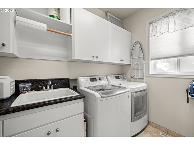 520 TUKWILA Dr, Woodburn, OR 97071