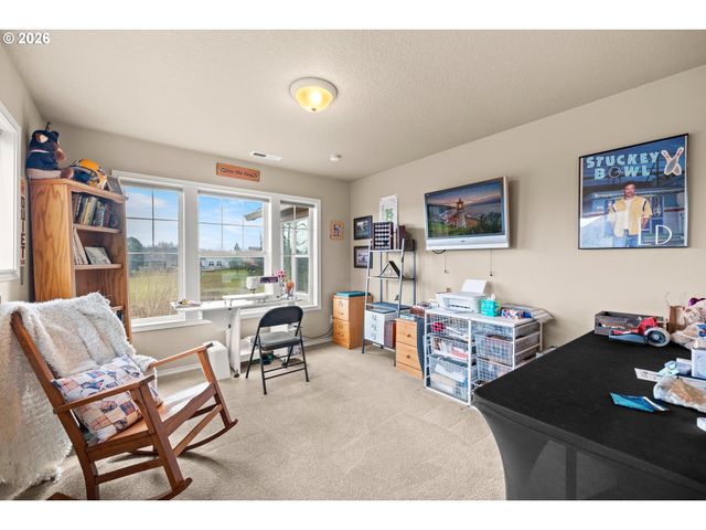 520 TUKWILA Dr, Woodburn, OR 97071