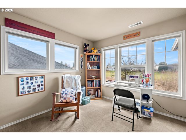 520 TUKWILA Dr, Woodburn, OR 97071