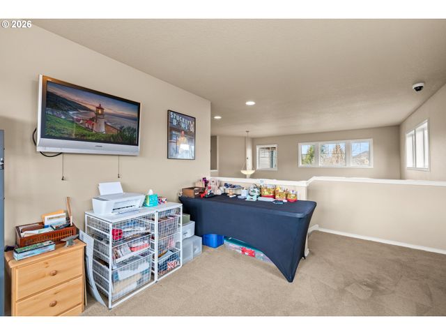 520 TUKWILA Dr, Woodburn, OR 97071