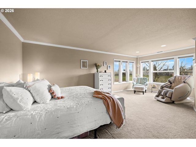 520 TUKWILA Dr, Woodburn, OR 97071