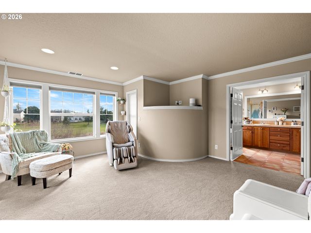 520 TUKWILA Dr, Woodburn, OR 97071