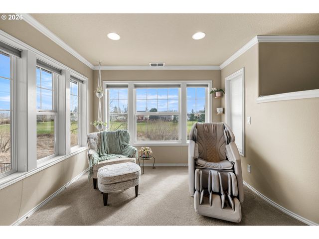 520 TUKWILA Dr, Woodburn, OR 97071