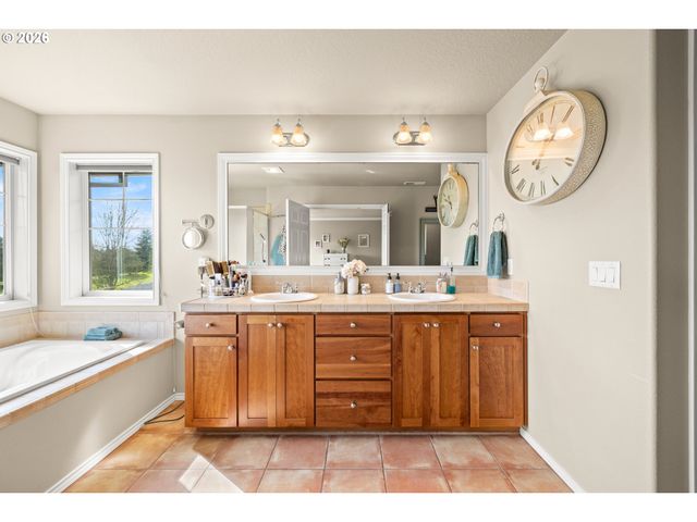 520 TUKWILA Dr, Woodburn, OR 97071