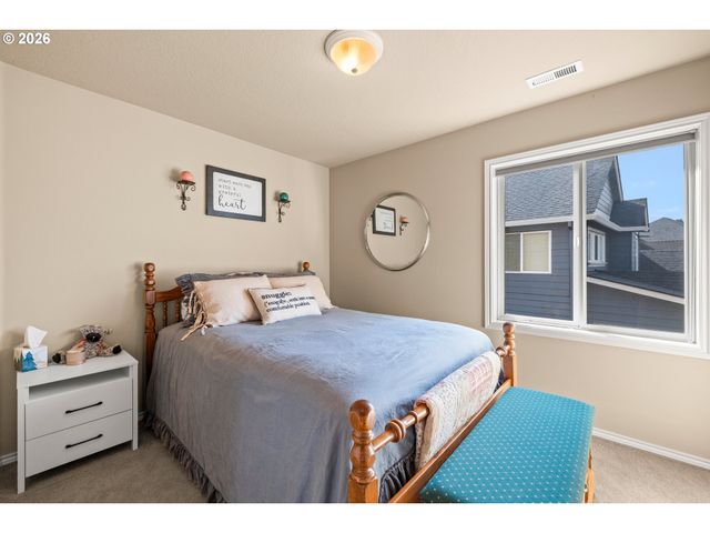 520 TUKWILA Dr, Woodburn, OR 97071