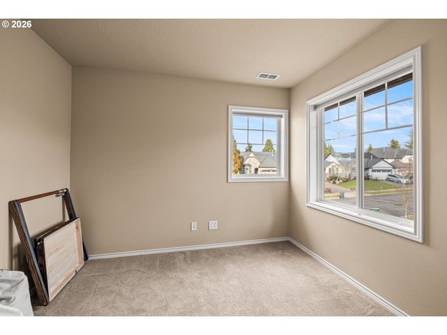 520 TUKWILA Dr, Woodburn, OR 97071