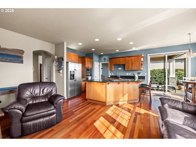 520 TUKWILA Dr, Woodburn, OR 97071