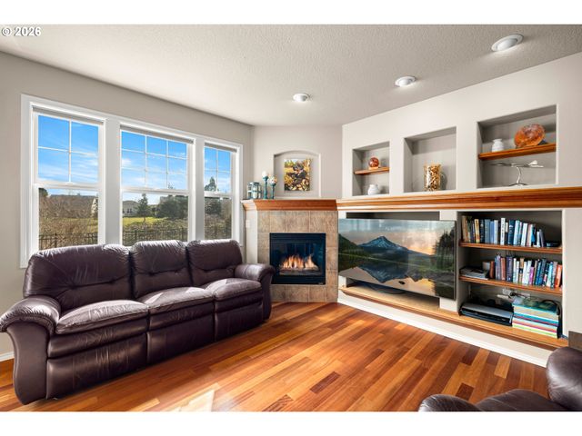 520 TUKWILA Dr, Woodburn, OR 97071