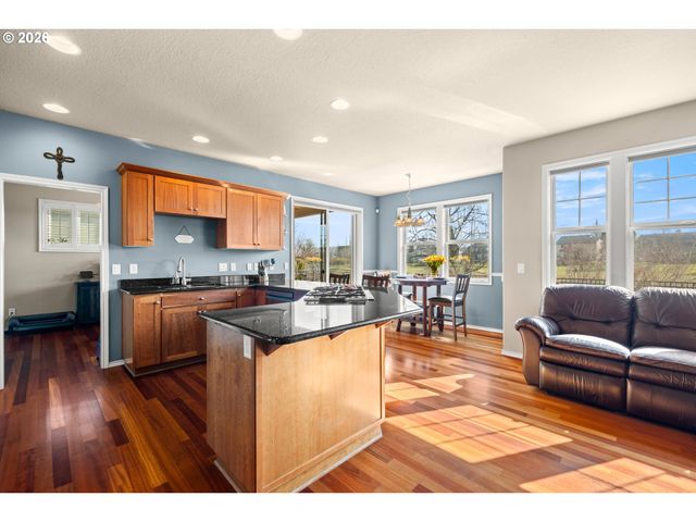 520 TUKWILA Dr, Woodburn, OR 97071