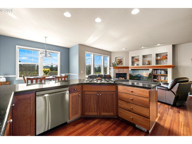 520 TUKWILA Dr, Woodburn, OR 97071