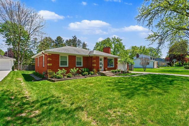 1826 Woodcliff Avenue, Grand Rapids, MI 49506