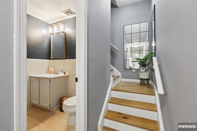 25 Willow Wood Square 25, East Rutherford, NJ 07073