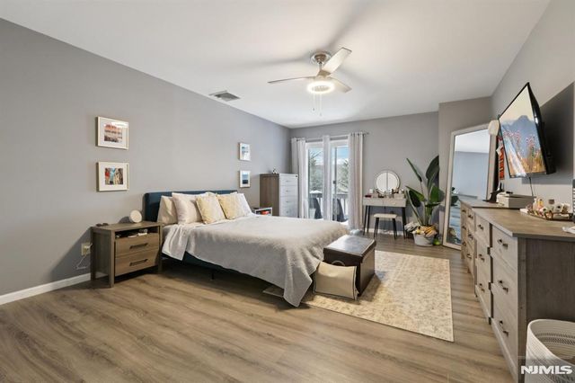 25 Willow Wood Square 25, East Rutherford, NJ 07073