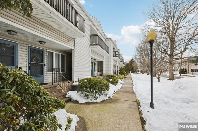 25 Willow Wood Square 25, East Rutherford, NJ 07073