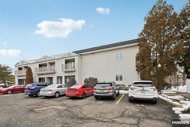 25 Willow Wood Square 25, East Rutherford, NJ 07073