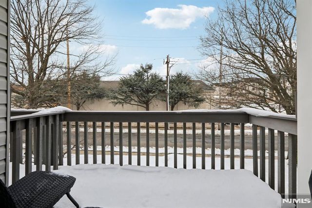 25 Willow Wood Square 25, East Rutherford, NJ 07073