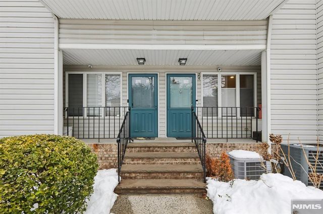 25 Willow Wood Square 25, East Rutherford, NJ 07073