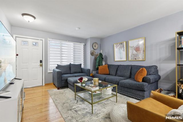 25 Willow Wood Square 25, East Rutherford, NJ 07073