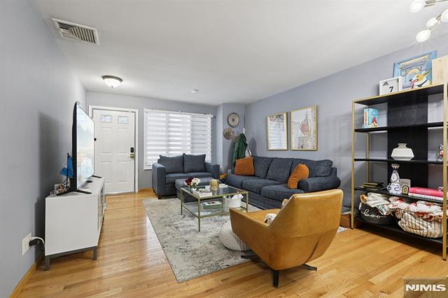 25 Willow Wood Square 25, East Rutherford, NJ 07073