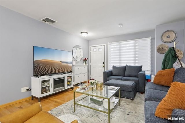 25 Willow Wood Square 25, East Rutherford, NJ 07073