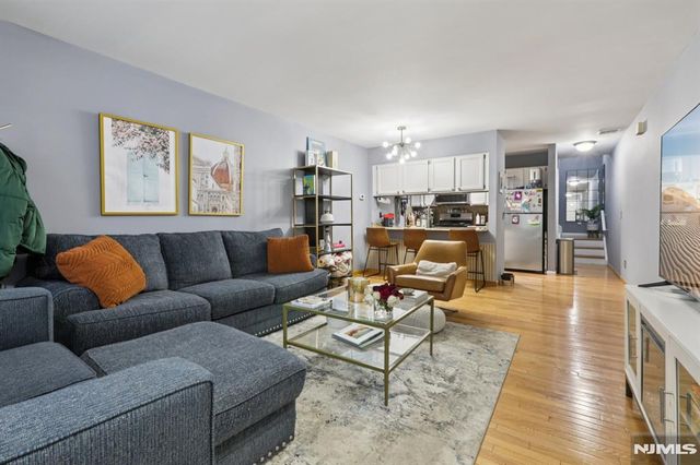 25 Willow Wood Square 25, East Rutherford, NJ 07073