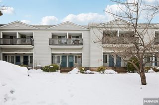 25 Willow Wood Square 25, East Rutherford, NJ 07073