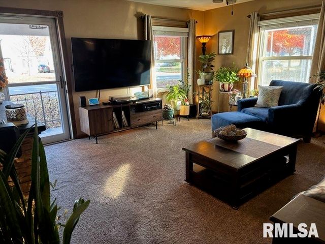 2425 S STATE Street, Springfield, IL 62704