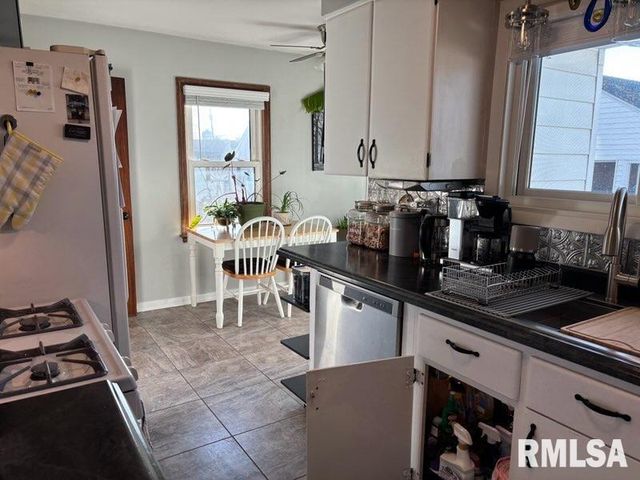 2425 S STATE Street, Springfield, IL 62704