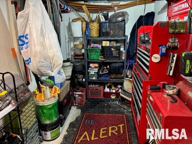 2425 S STATE Street, Springfield, IL 62704