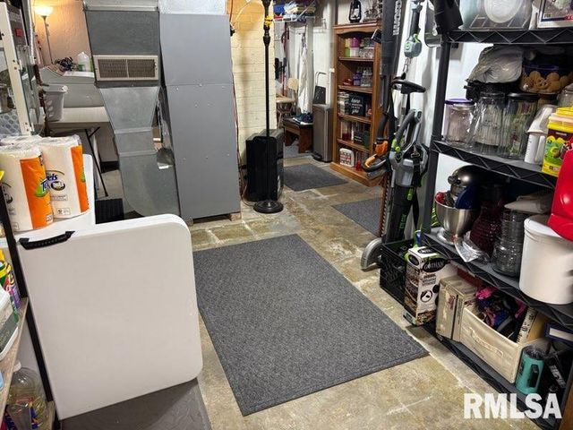 2425 S STATE Street, Springfield, IL 62704