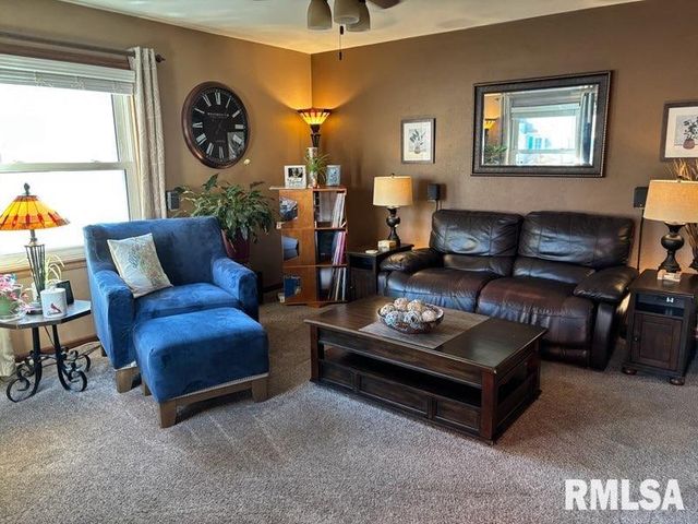 2425 S STATE Street, Springfield, IL 62704