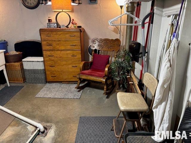 2425 S STATE Street, Springfield, IL 62704