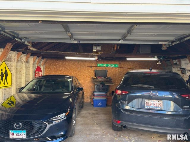 2425 S STATE Street, Springfield, IL 62704