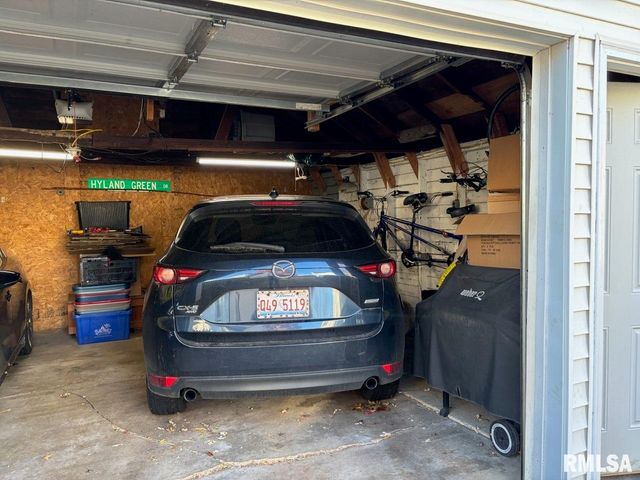 2425 S STATE Street, Springfield, IL 62704