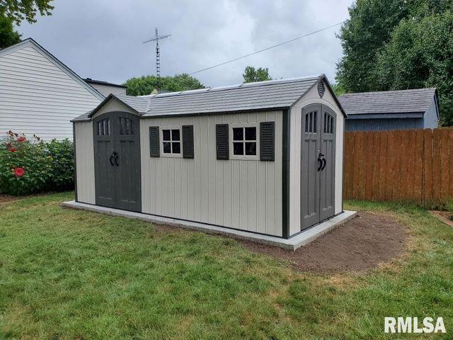 2425 S STATE Street, Springfield, IL 62704