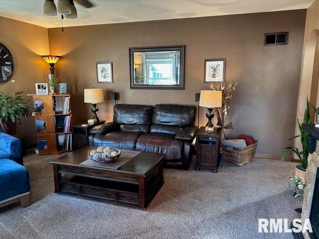 2425 S STATE Street, Springfield, IL 62704