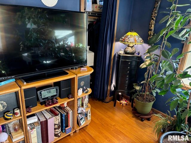 2425 S STATE Street, Springfield, IL 62704