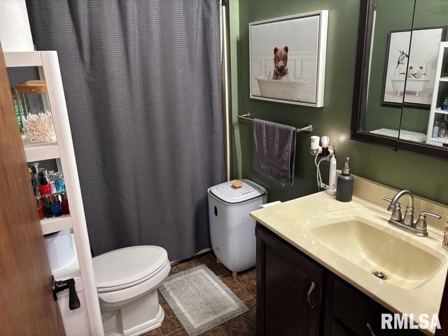 2425 S STATE Street, Springfield, IL 62704