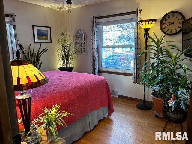 2425 S STATE Street, Springfield, IL 62704