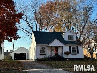 2425 S STATE Street, Springfield, IL 62704