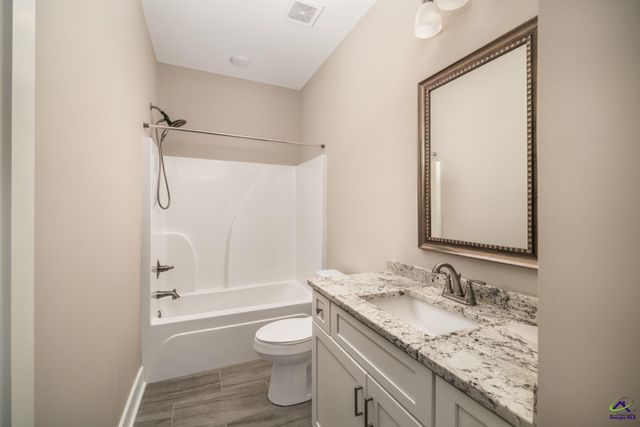 206 Brook Hollow Court, Kathleen, GA 31047