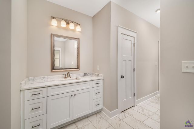 206 Brook Hollow Court, Kathleen, GA 31047